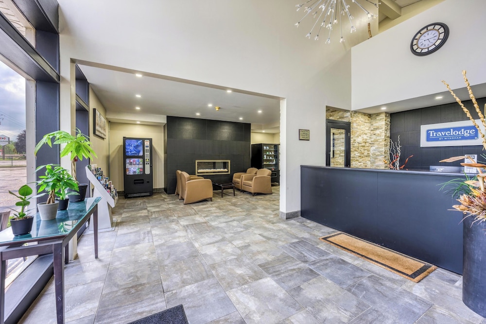 Travelodge by Wyndham Sarnia 5/40
