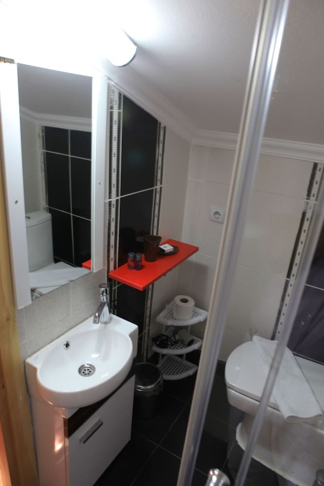 Tom Square Boutique Hotel 44/50