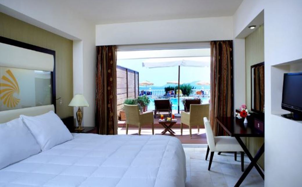Suite - Pool Front