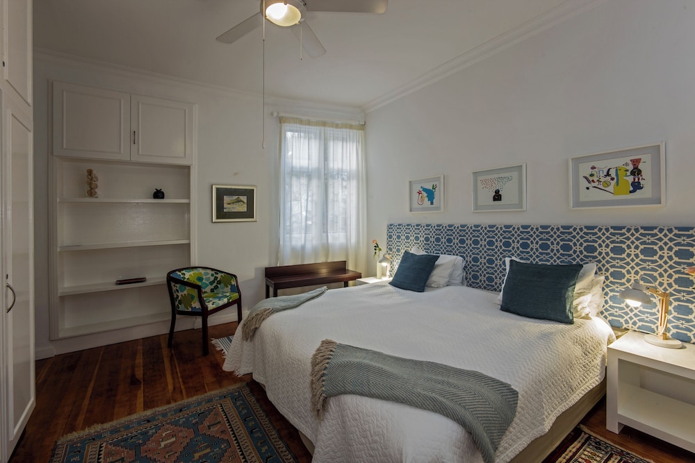 Barry Hall Apartments 12/50