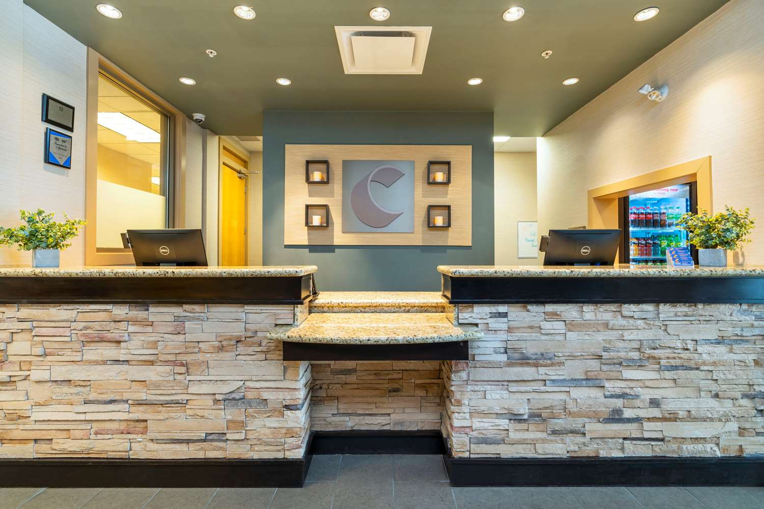 Comfort Inn & Suites Surrey 5/60