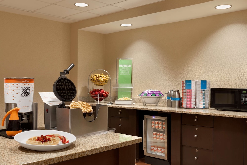 Hampton Inn and Suites Hartford/East Hartford 39/50