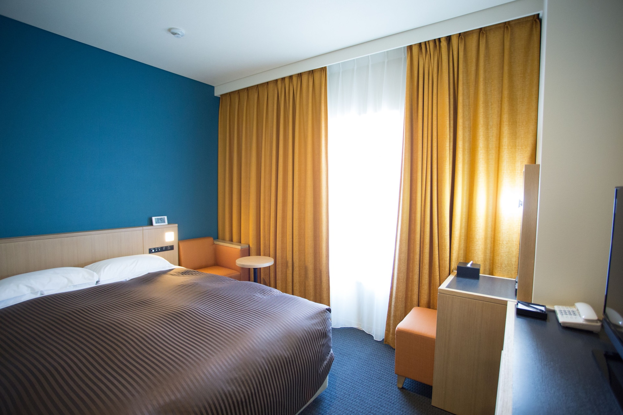ROOM, DOUBLE BED, SMALL