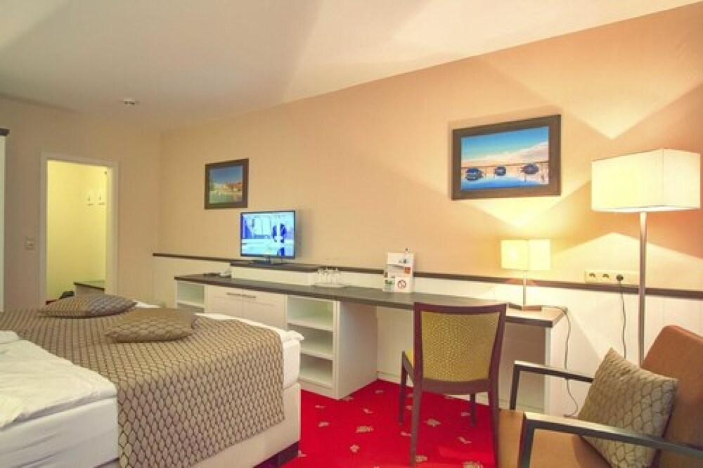 FALK SEEHOTEL PLAU AM SEE 36/50