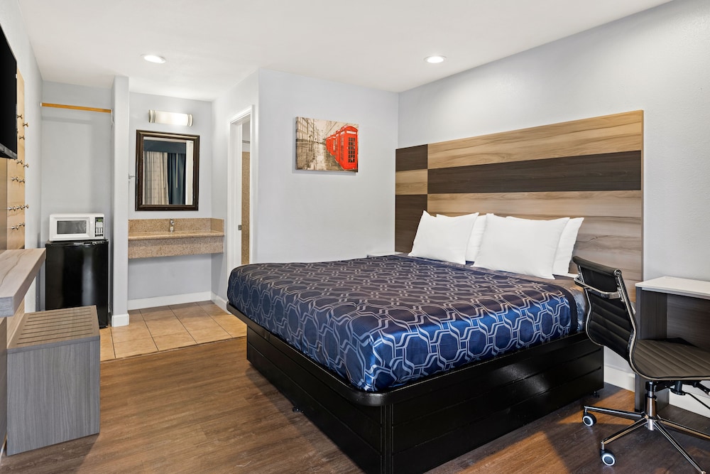 Bay Breeze Inn 18/56