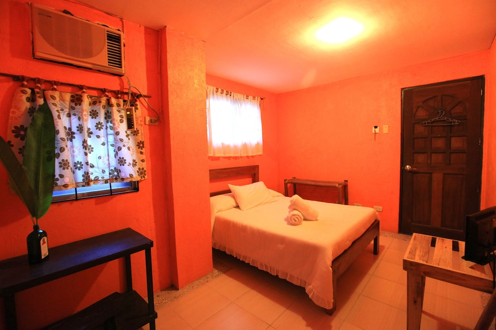 Hannah Hotel 32/54