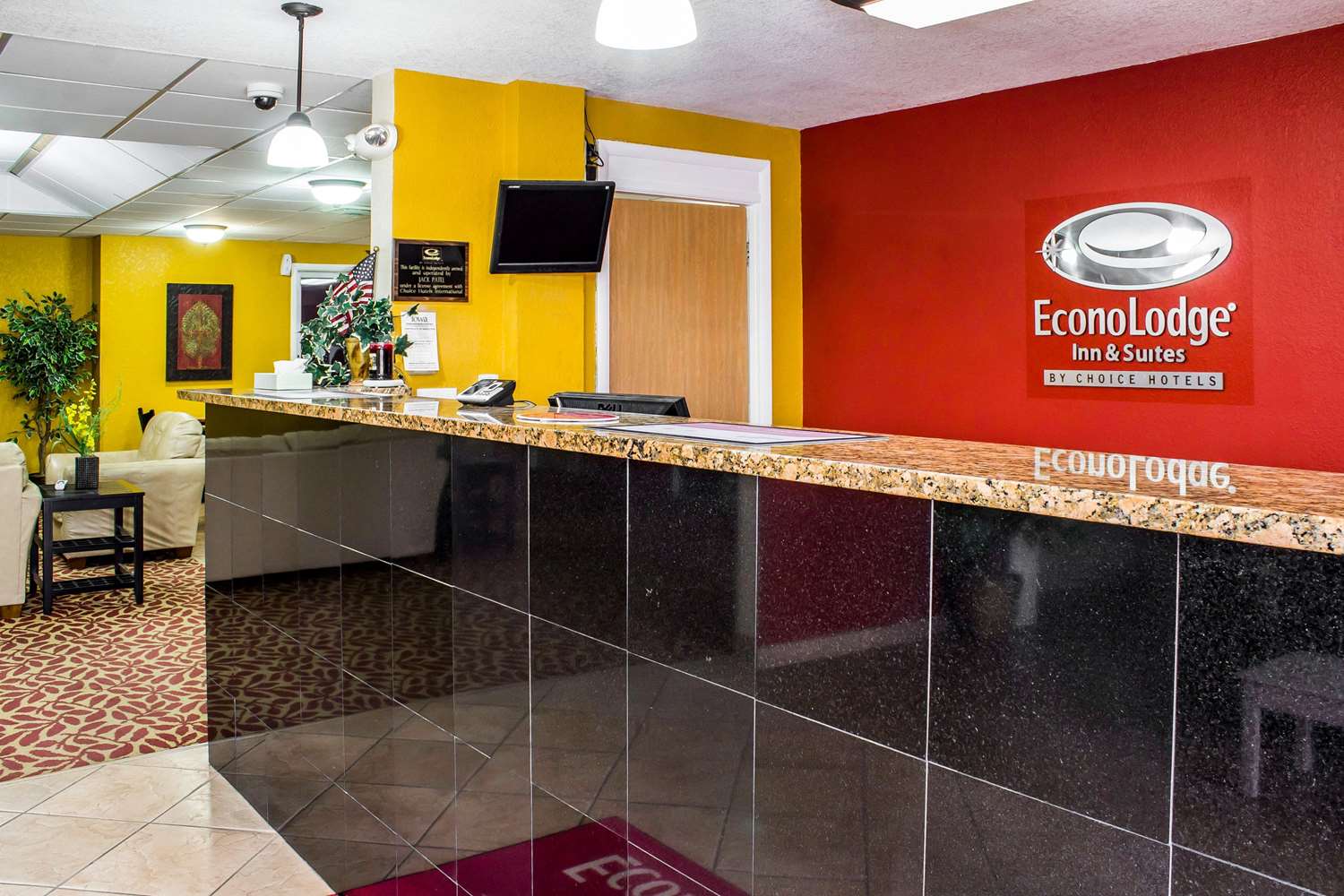 Econo Lodge Inn & Suites Walnut 5/30