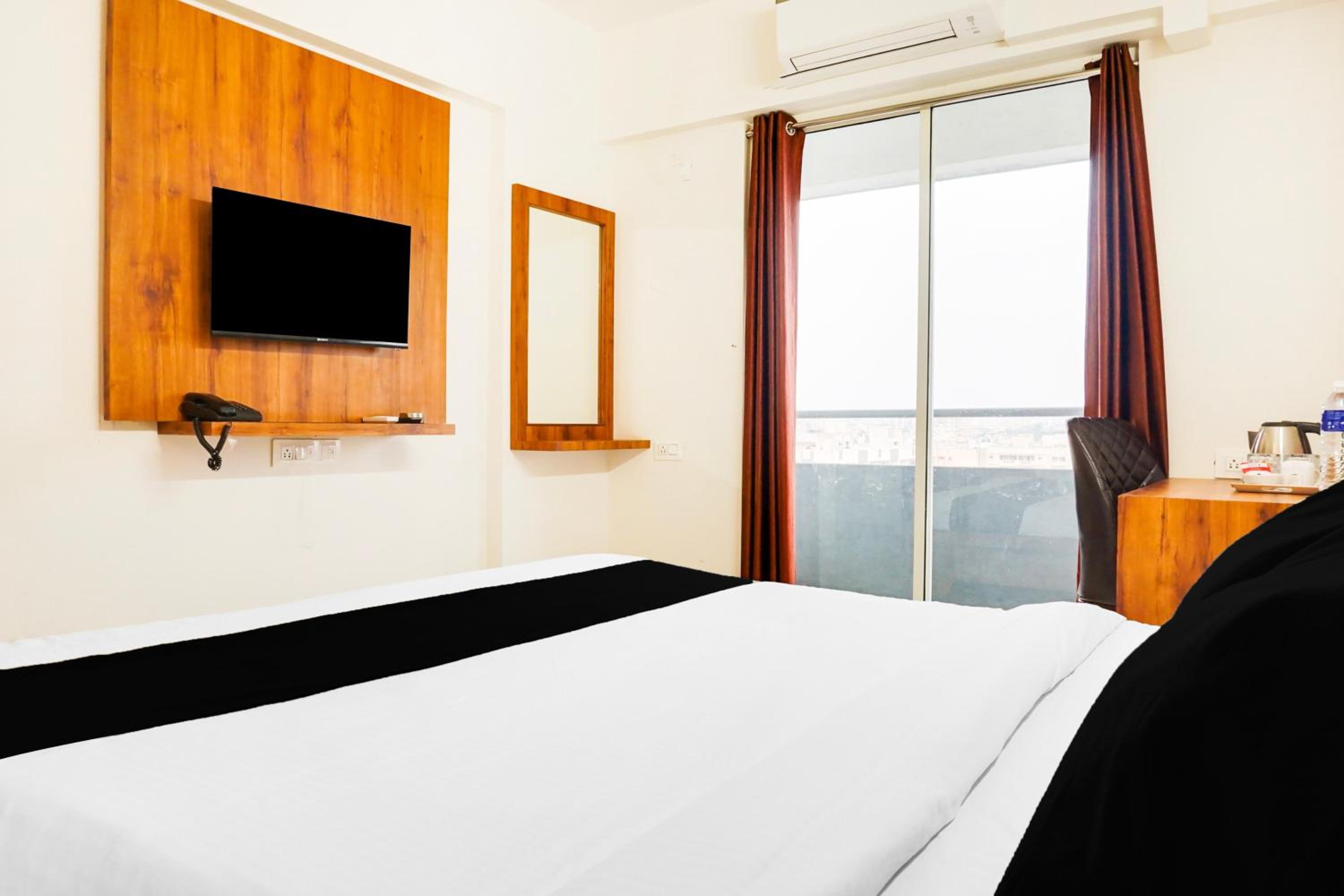 Super Townhouse Lohegaon Near Pune Airport formerly Landmark Regency 17/29