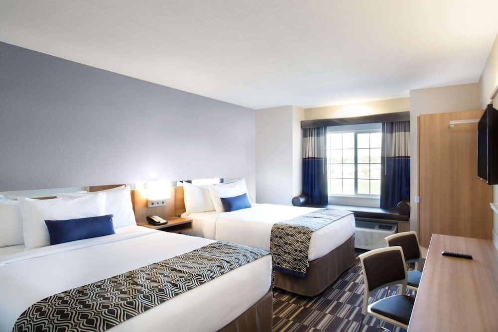 Microtel Inn and Suites By Wyndham Naples Vernal 11/50