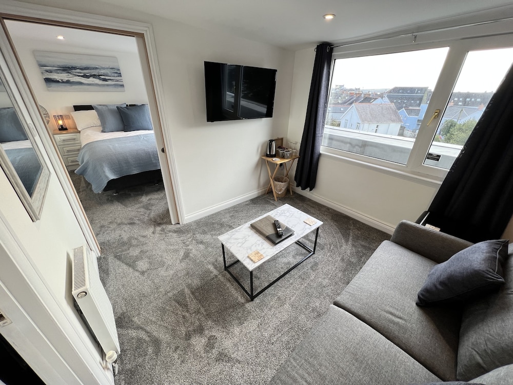 Coach Guest House 26/42
