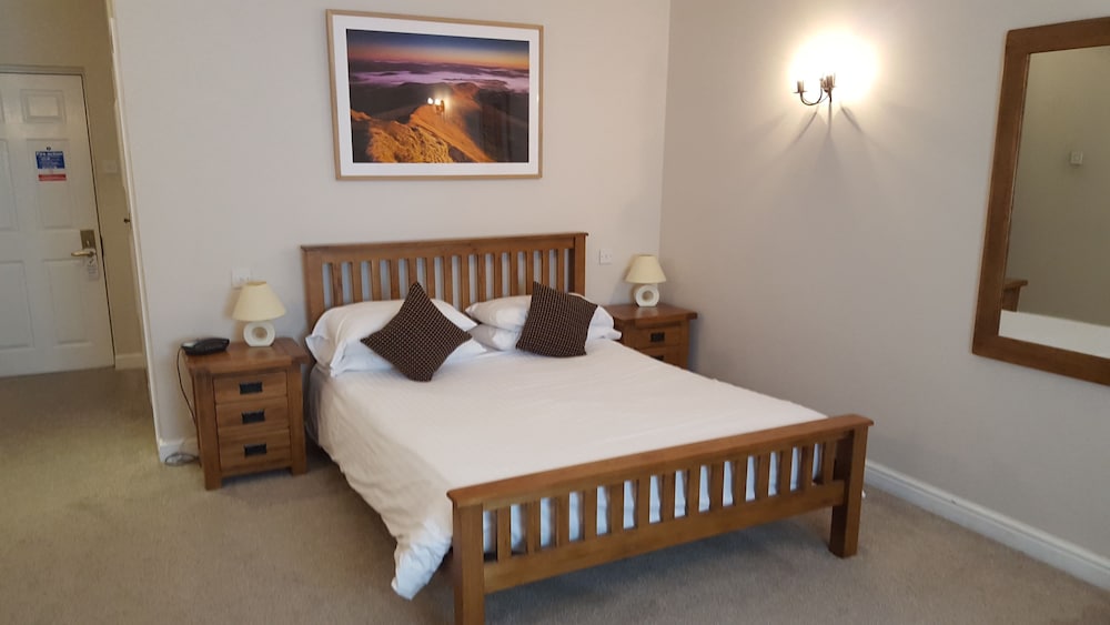 OYO Flagship Nant Ddu Lodge Hotel & Spa 16/70