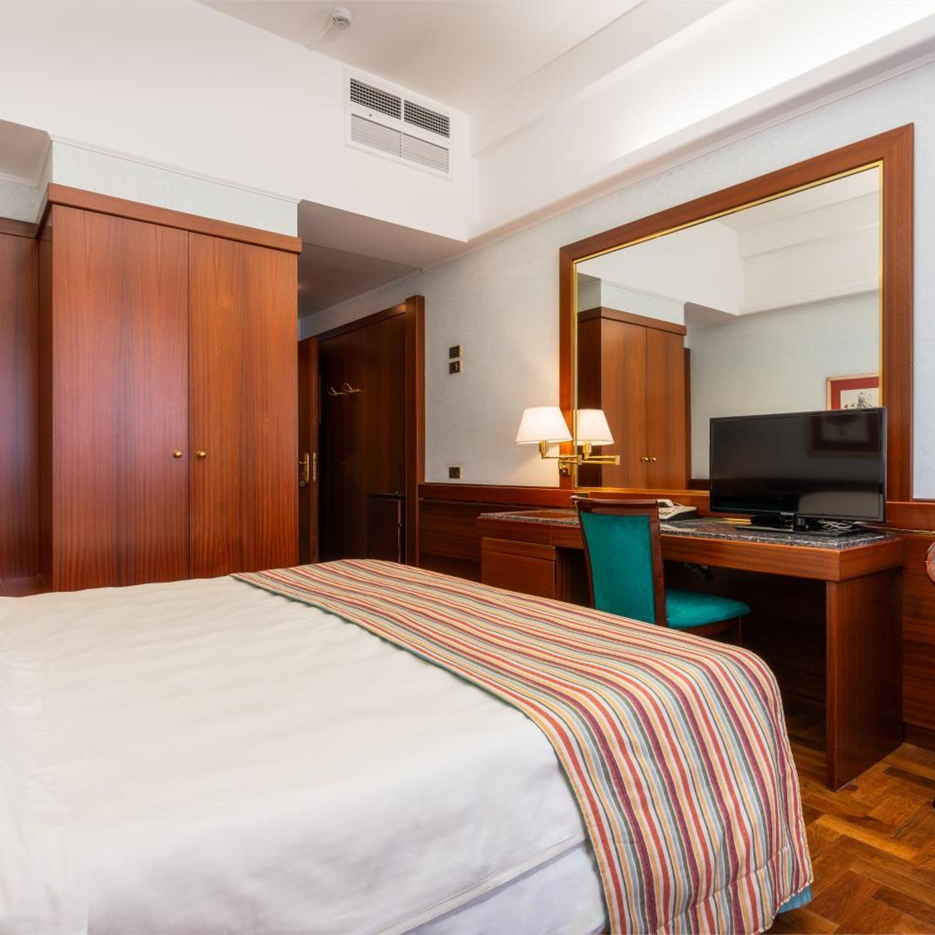 غرفة مفردة، Hotel Crivis 10/16