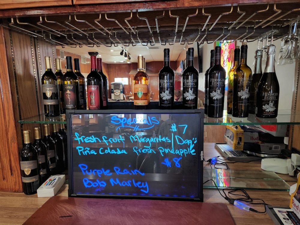 Delta Queen Lodge Bar Restaurant 1/50