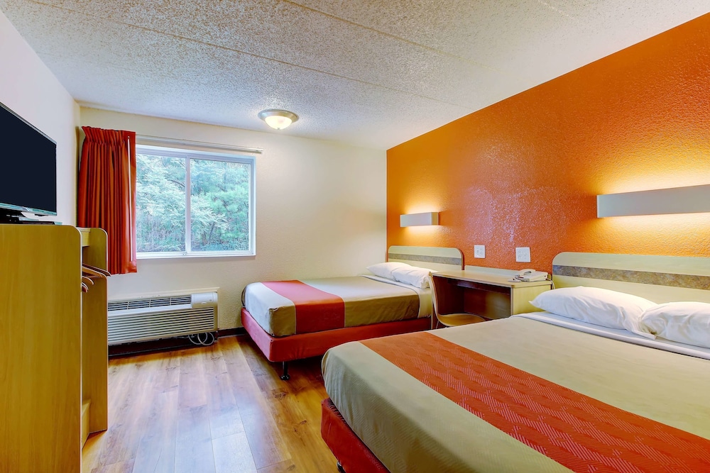 Motel6 York, PA - North 33/53