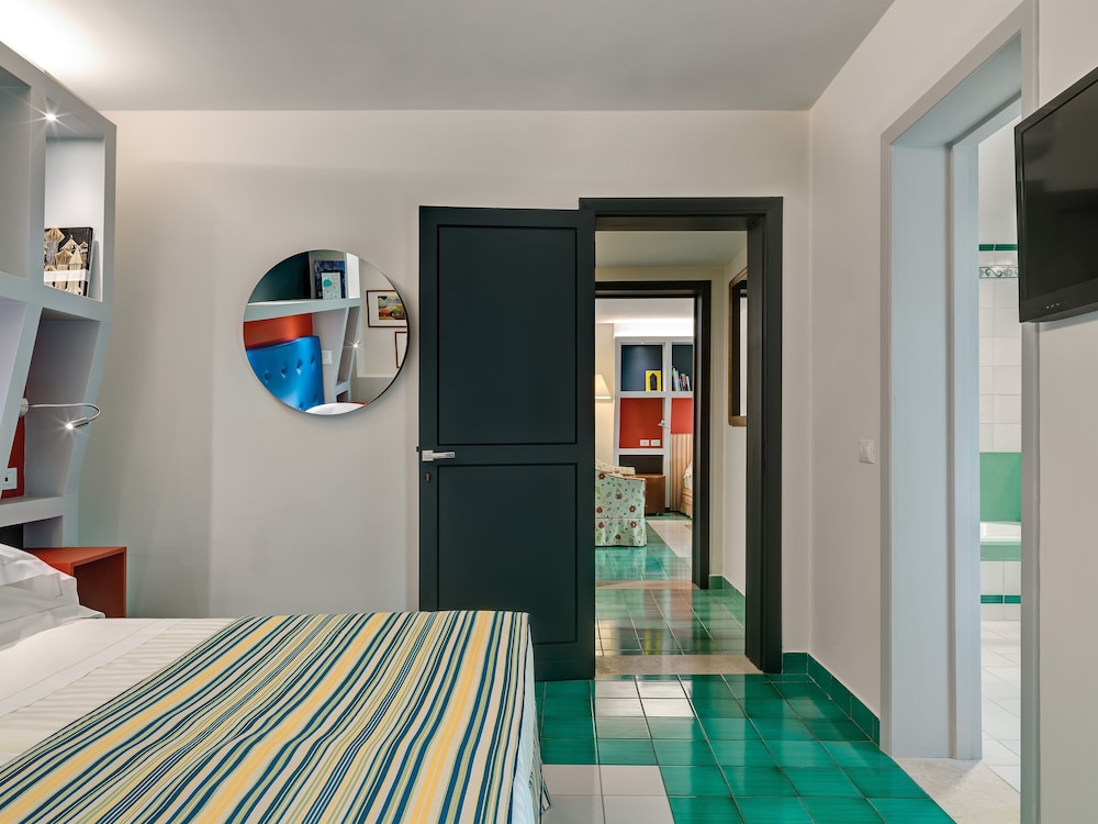 Hermitage Hotel And Resort 25/79