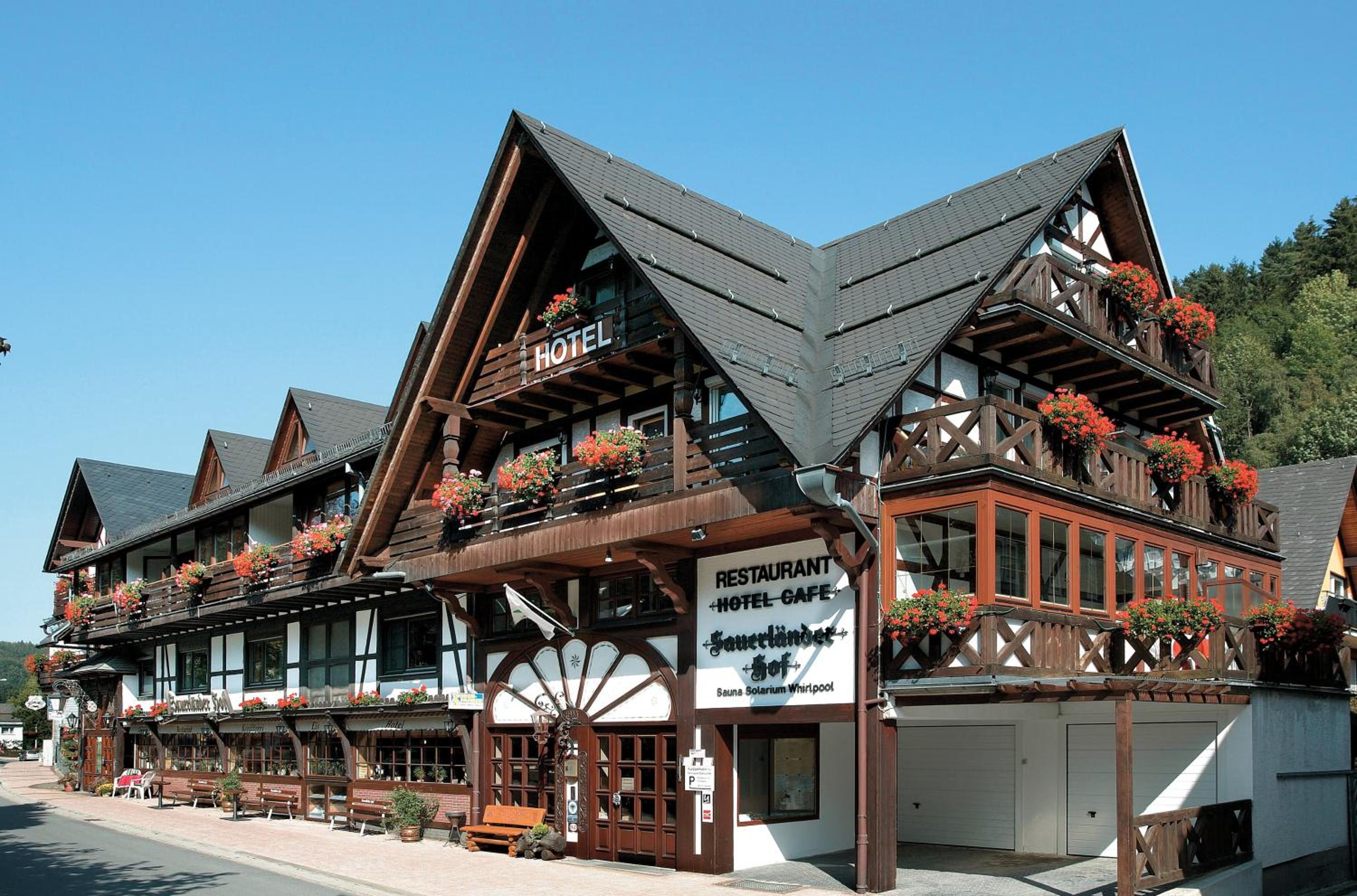 HOTEL SAUERLANDER HOF 3/19