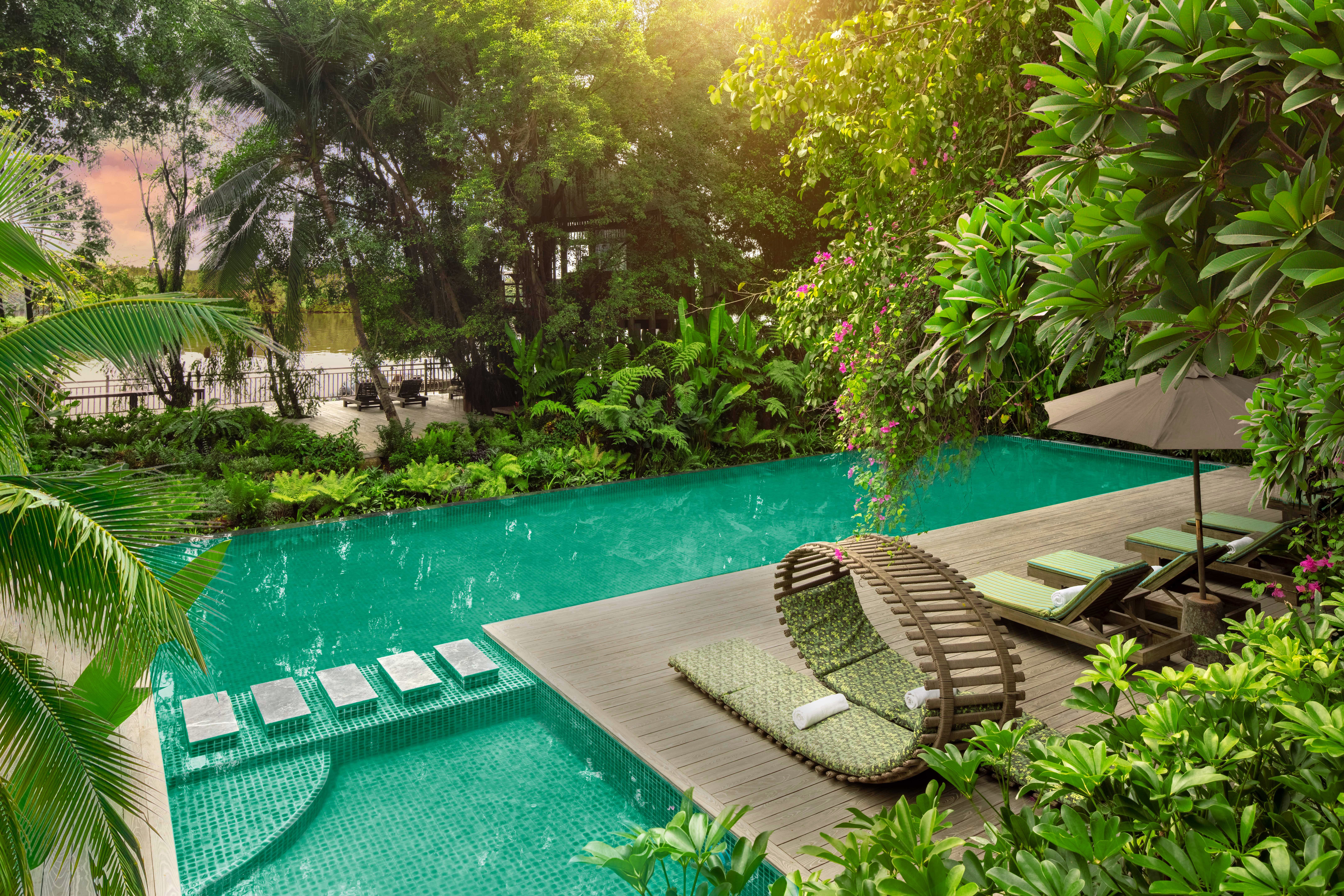 An Lam Retreats Saigon River 44/50