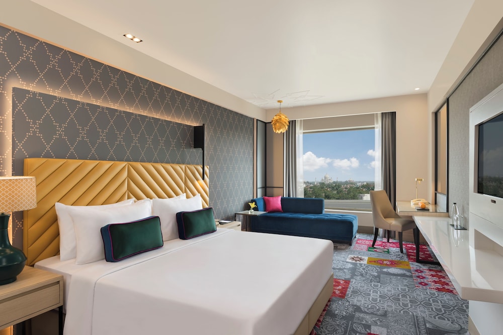 DELUXE, DOUBLE BED