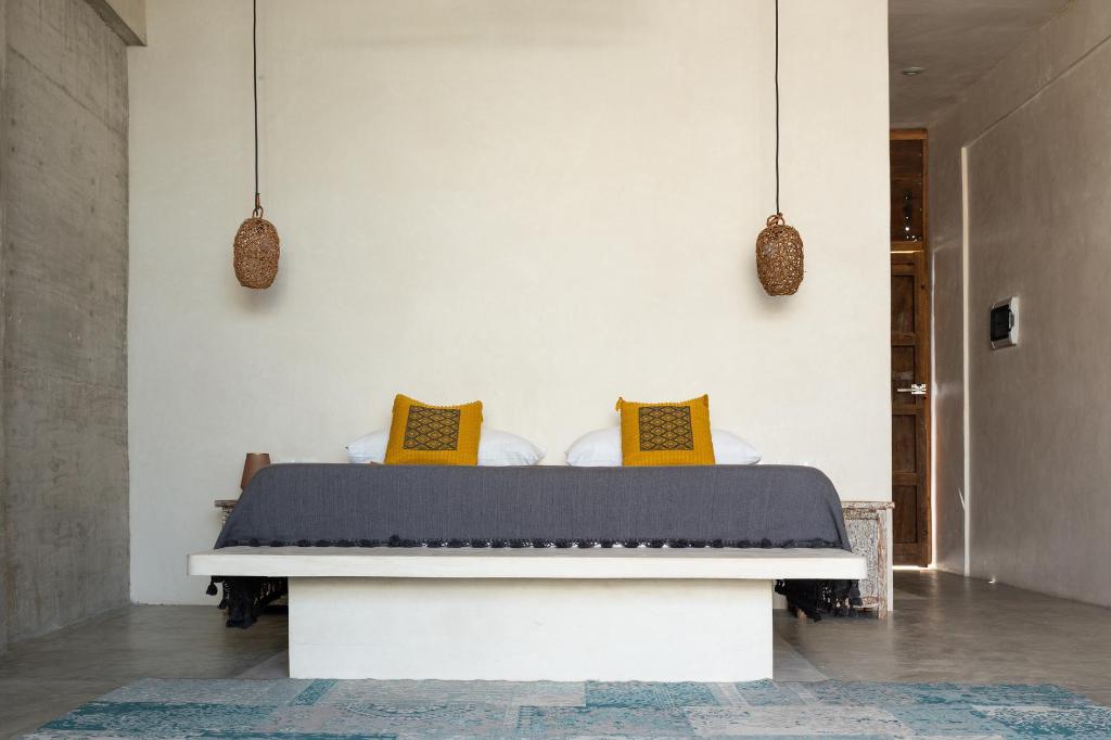 DELUXE, KING BED, OCEAN FRONT, BALCONY