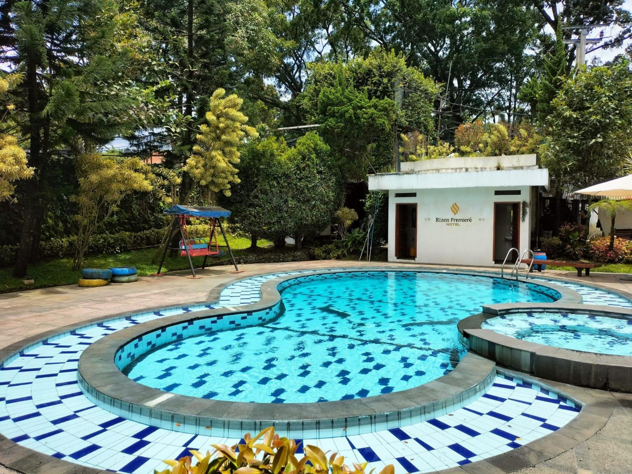 Rizen Premiere Hotel 27/28