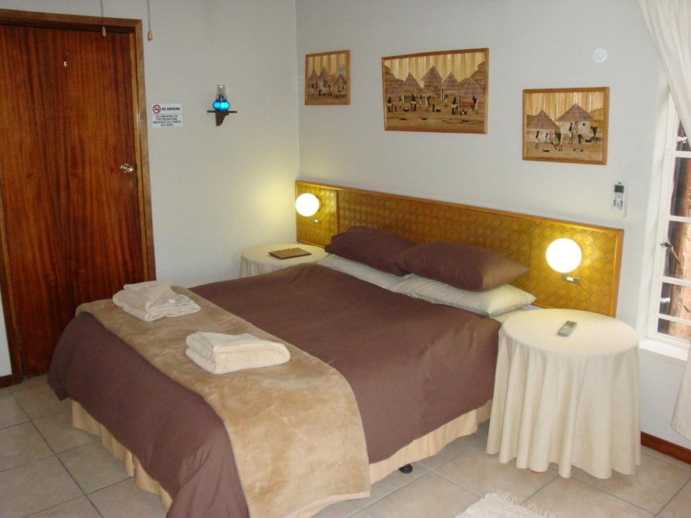 Flintstones Guest House Fourways 20/50