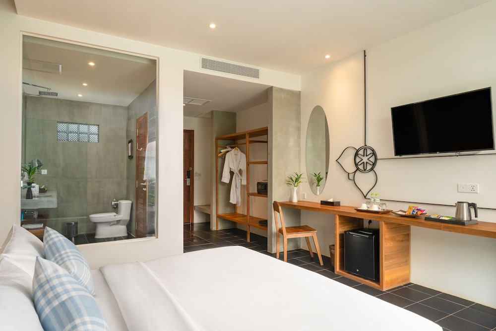 Deluxe, King Bed, Pool View, Balcony, Phka Chan Hotel 4/6