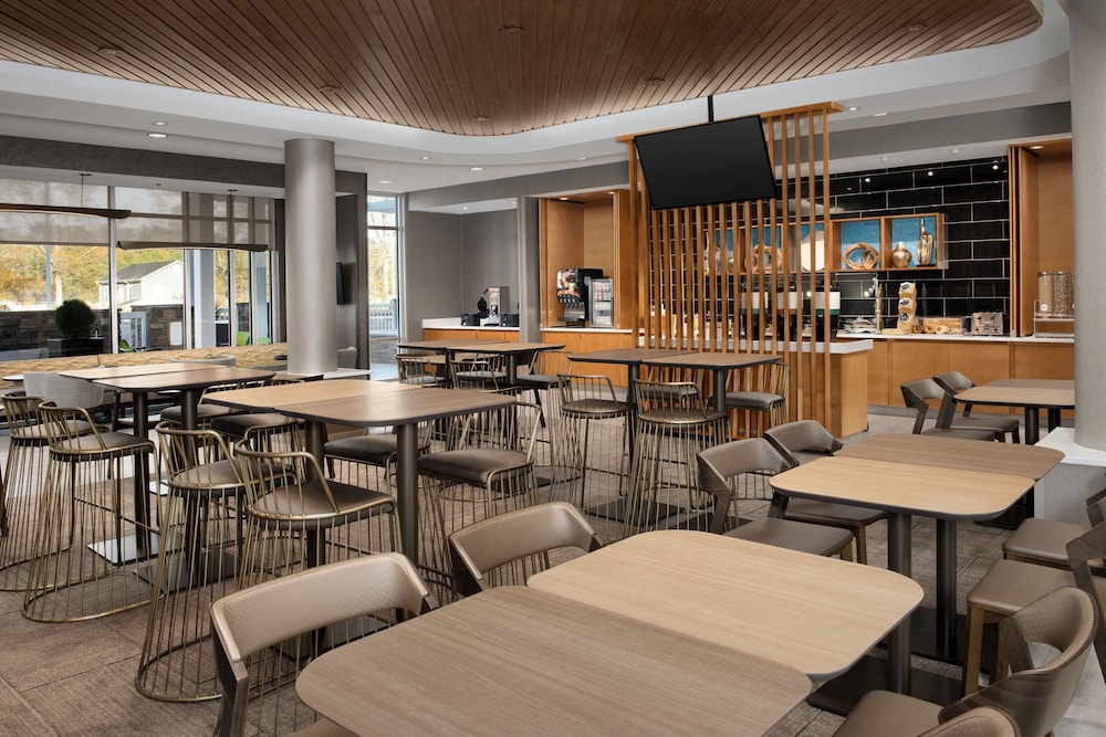 SpringHill Suites by Marriott Fayetteville I 95 26/42