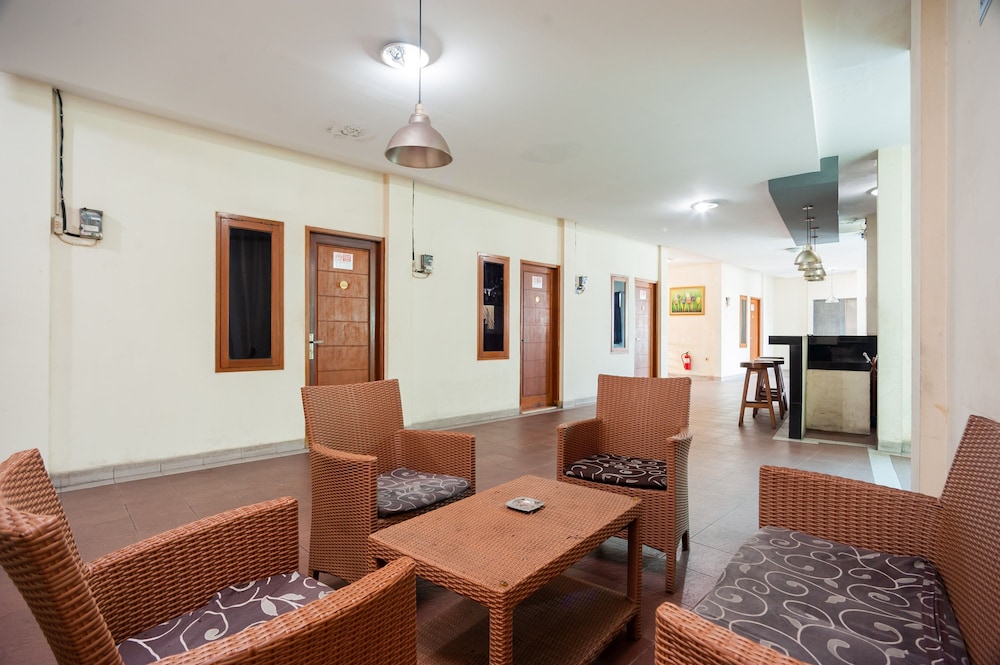 Reddoorz Plus Near Universitas Indonesia 30/50