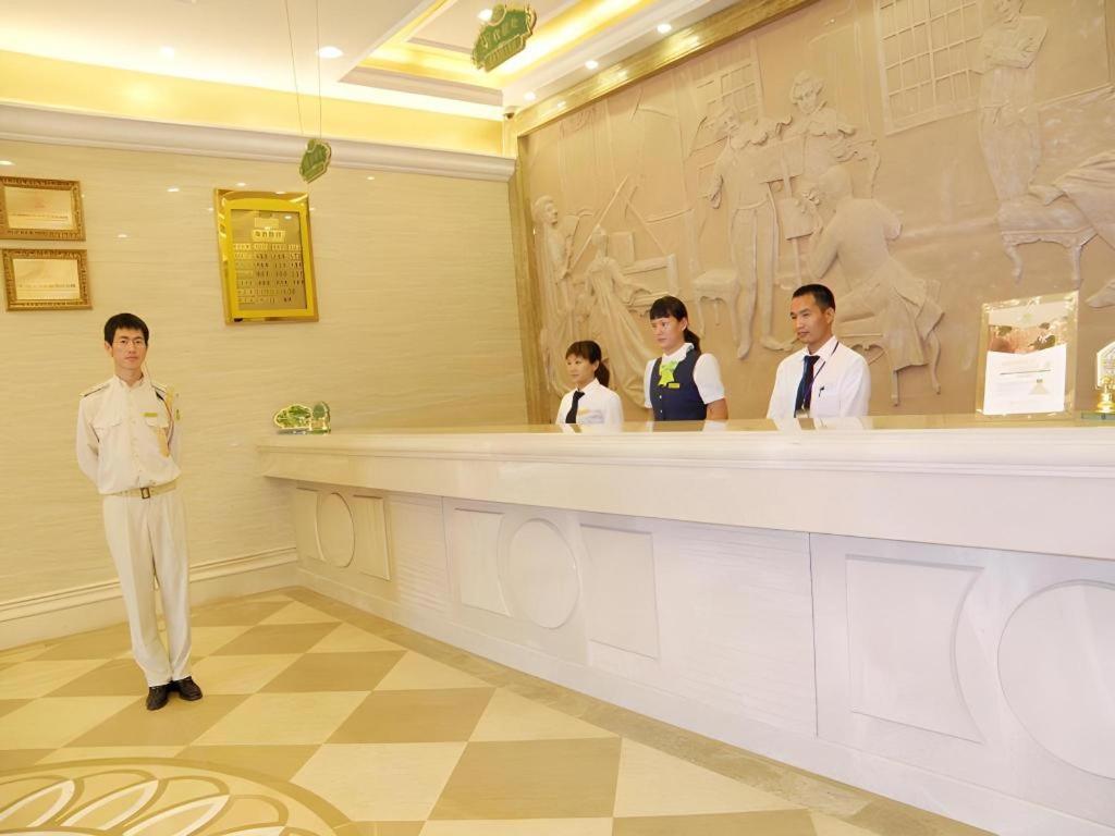 Vienna Hotel (Shenzhen Convention and Exhibition Center, Fuhai Qiaotou) 22/63