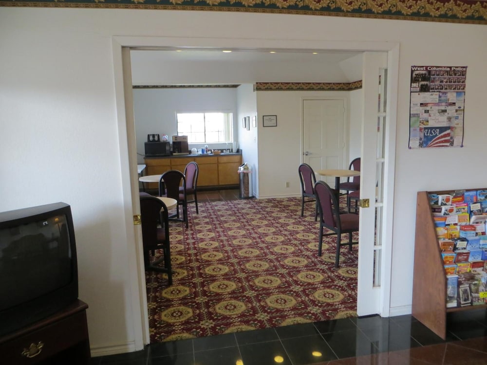 The Executive Inn Suites 33/67