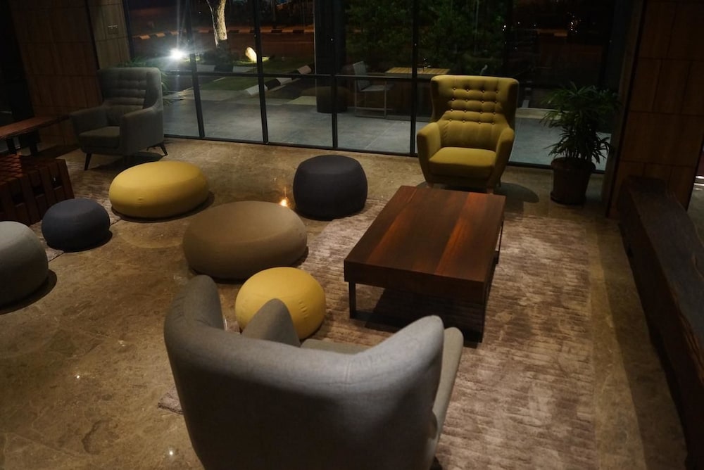 Roxy Hotel Apartment 37/58