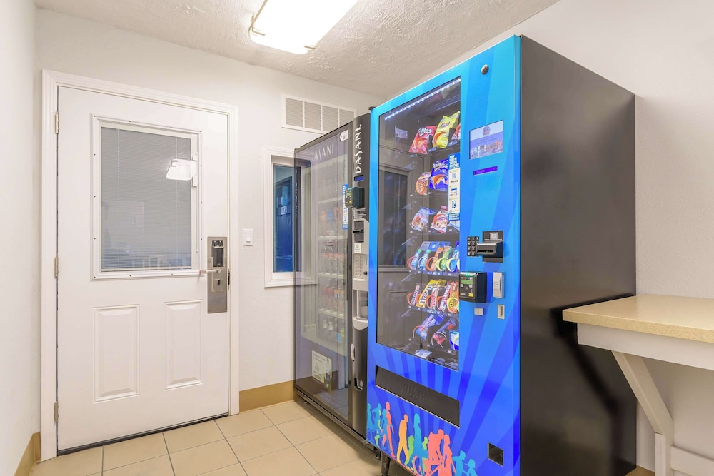 Motel6 Hayward, CA – Silicon Valley Gateway 18/61