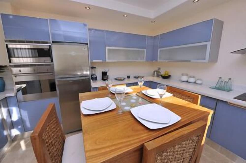 WATERMARK LUXURY OCEANFRONT ALL SUITE HOTEL 47/56