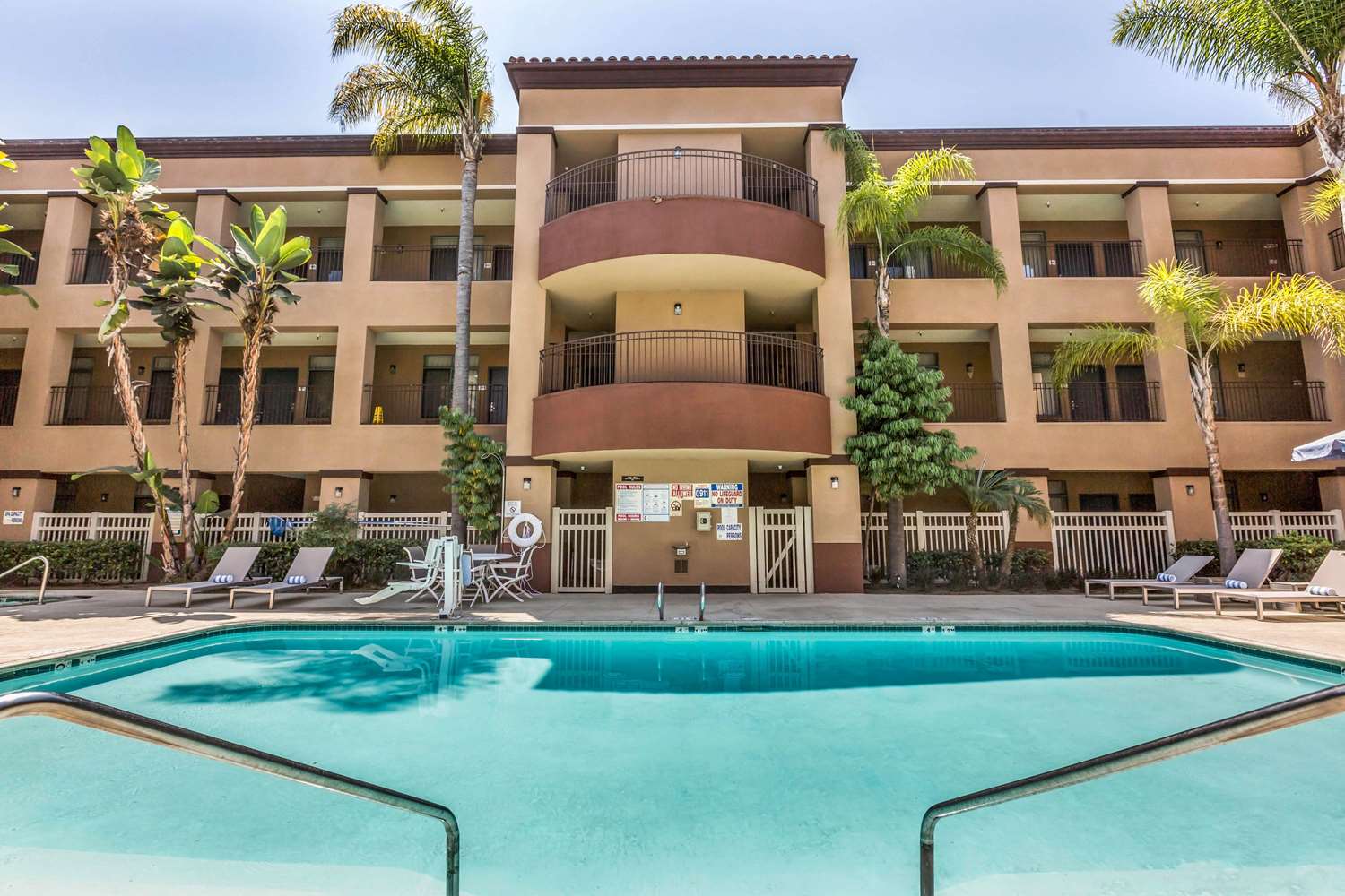 Ramada Suites by Wyndham San Diego/Hotel Circle Area 1/11