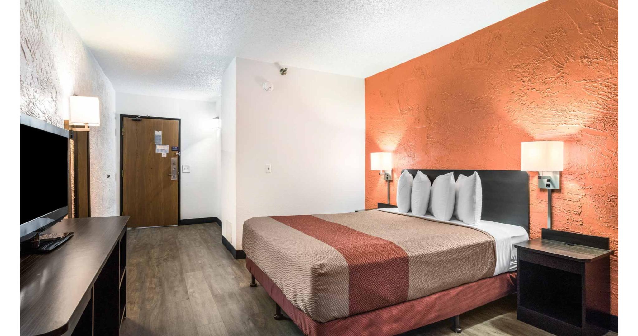 1 Queen Bed - Mobility Accessible Tub Nsmk
