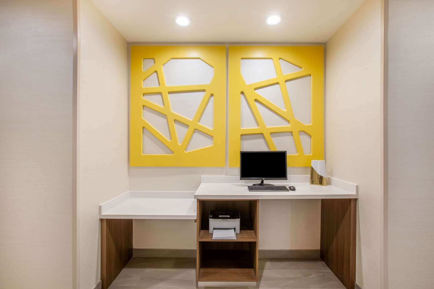 La Quinta Inn And Suites By Wyndham Dallas Duncanville 46/53