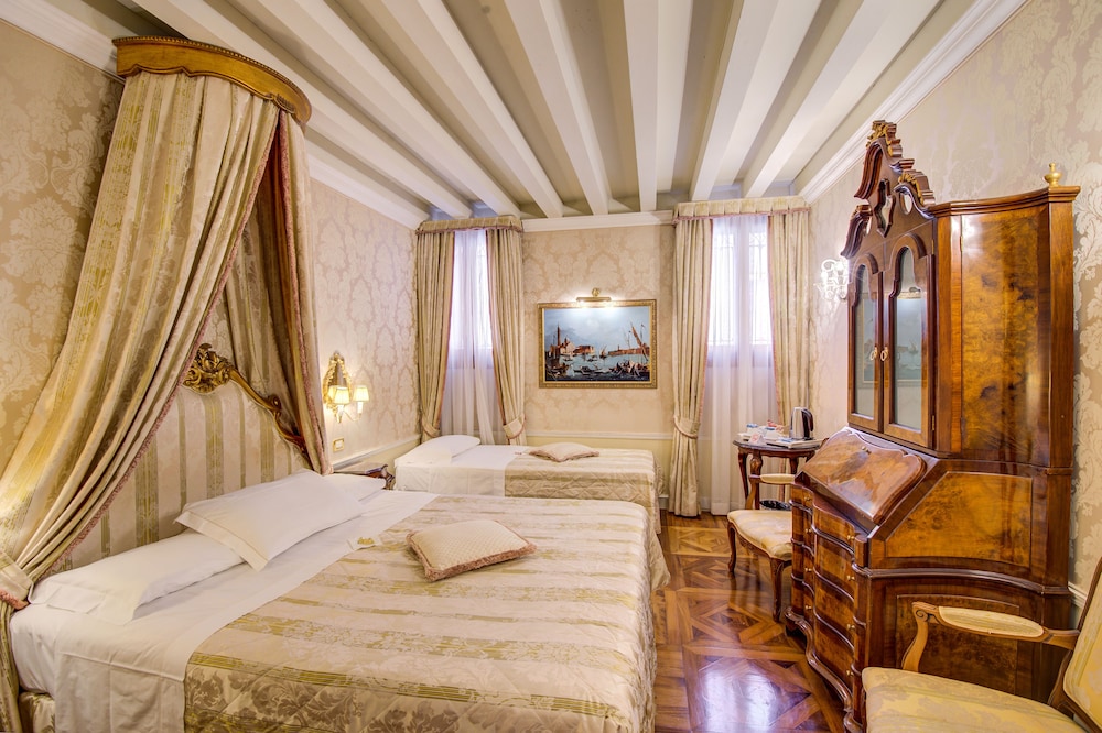 Canal Grande Hotel 16/36