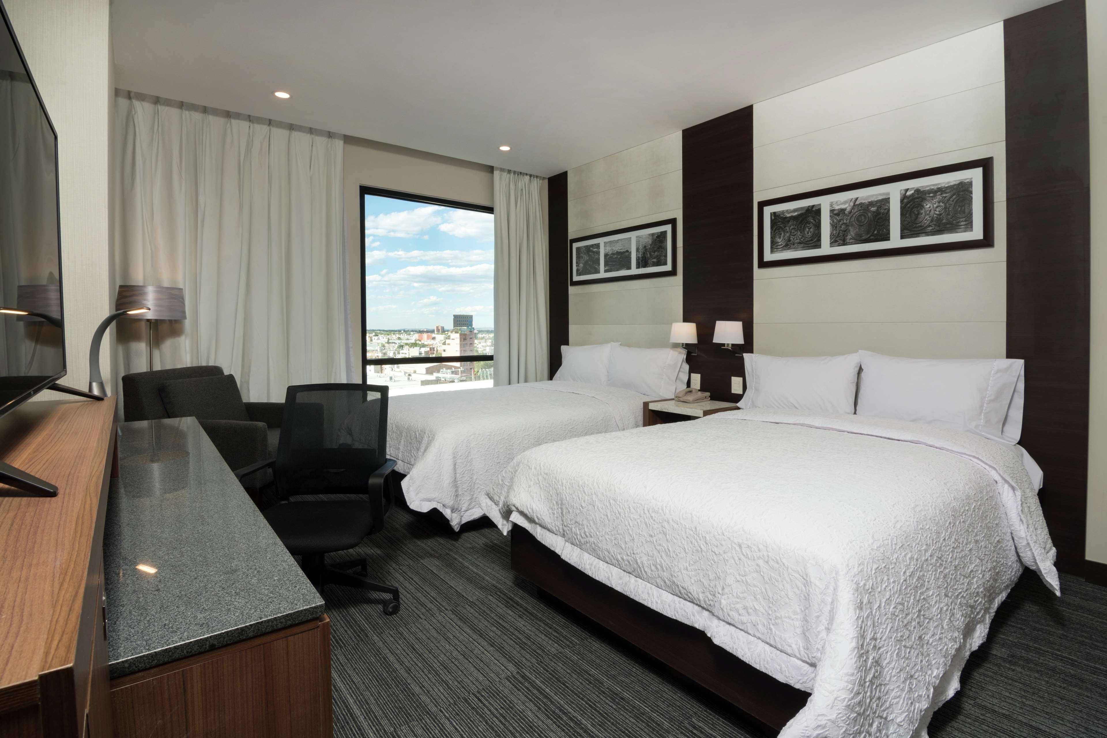 STANDARD, 2 BEDS, CITY VIEW