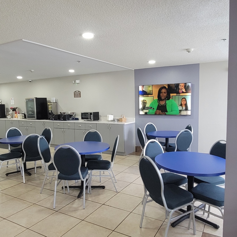 Microtel Inn And Suites Gardendale 24/33