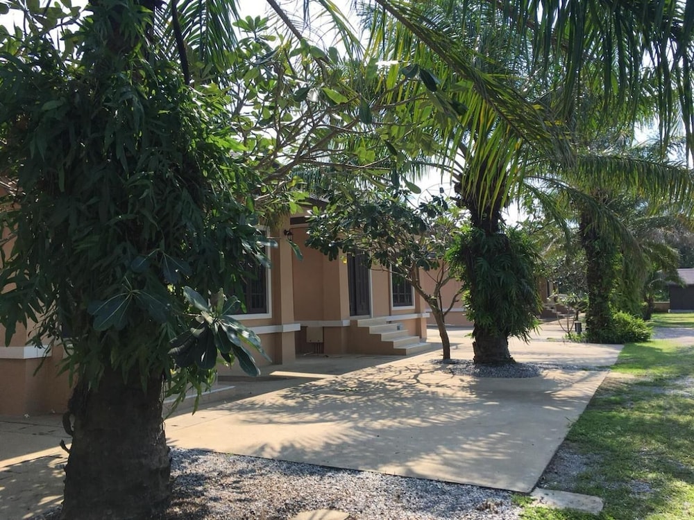 Baan Faa Talaychan Resort 55/65
