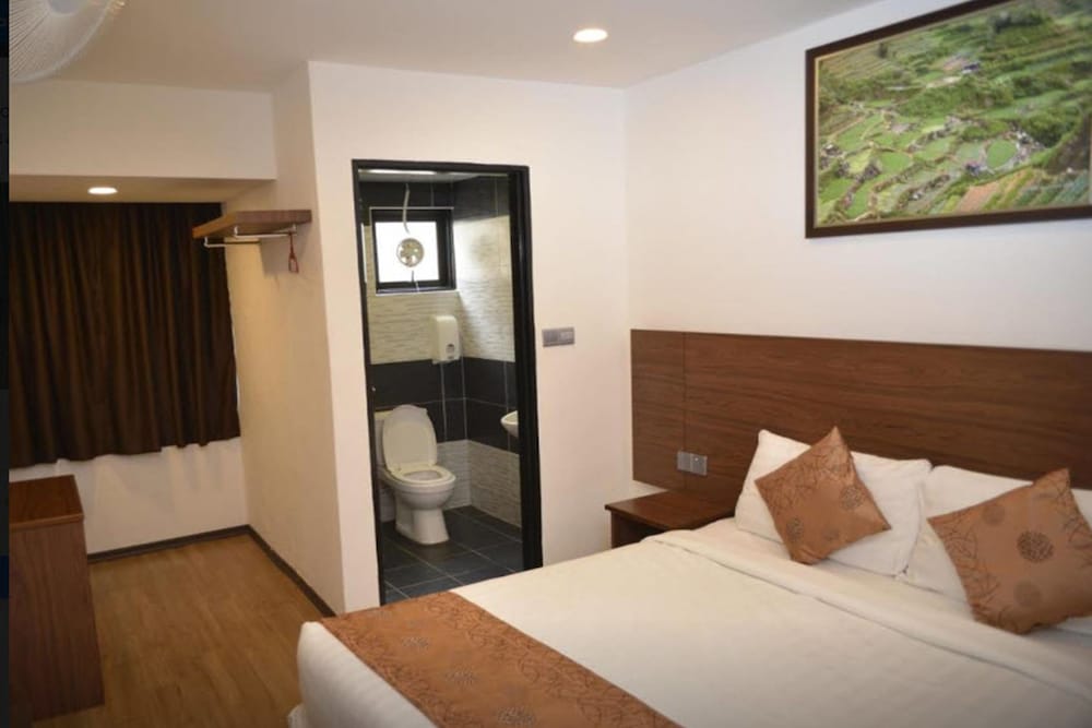 Highlanders Hotel 18/50