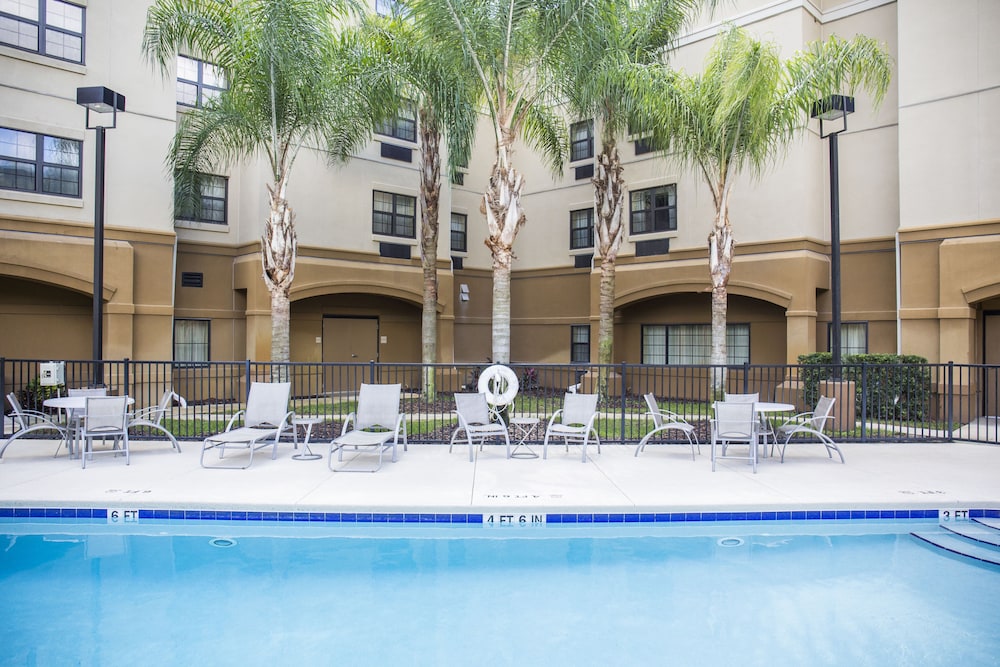 Crestwood Suites Lakeland 3/63