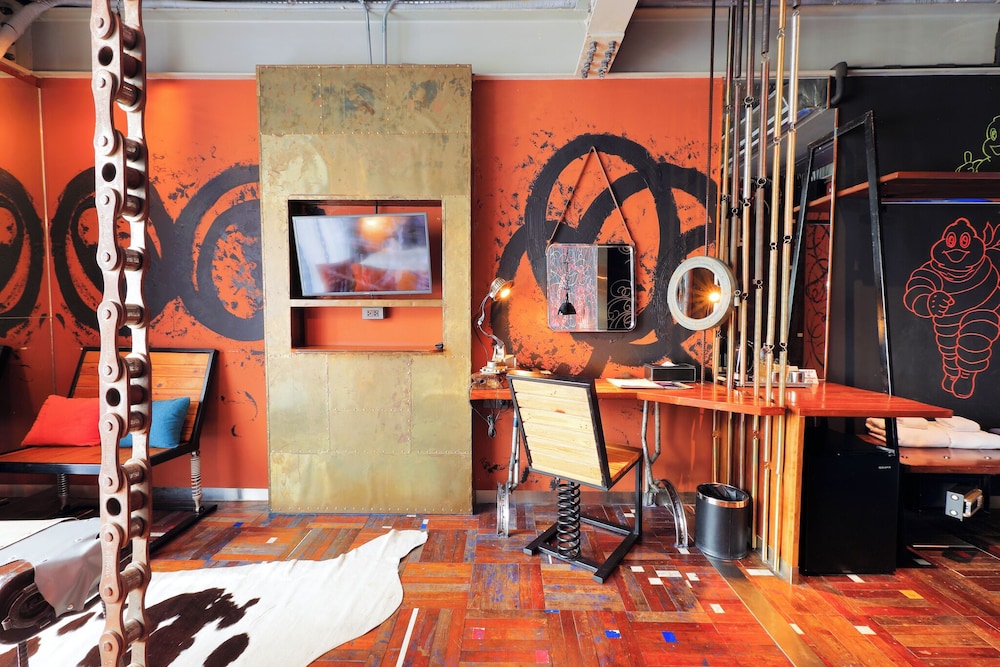 Mestyle Garage Hotel 75/86