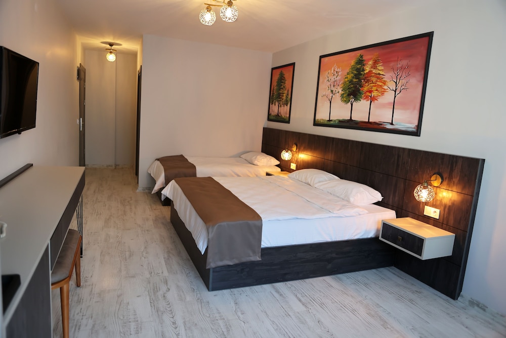Sar-Per Suites & Hotel 8/31