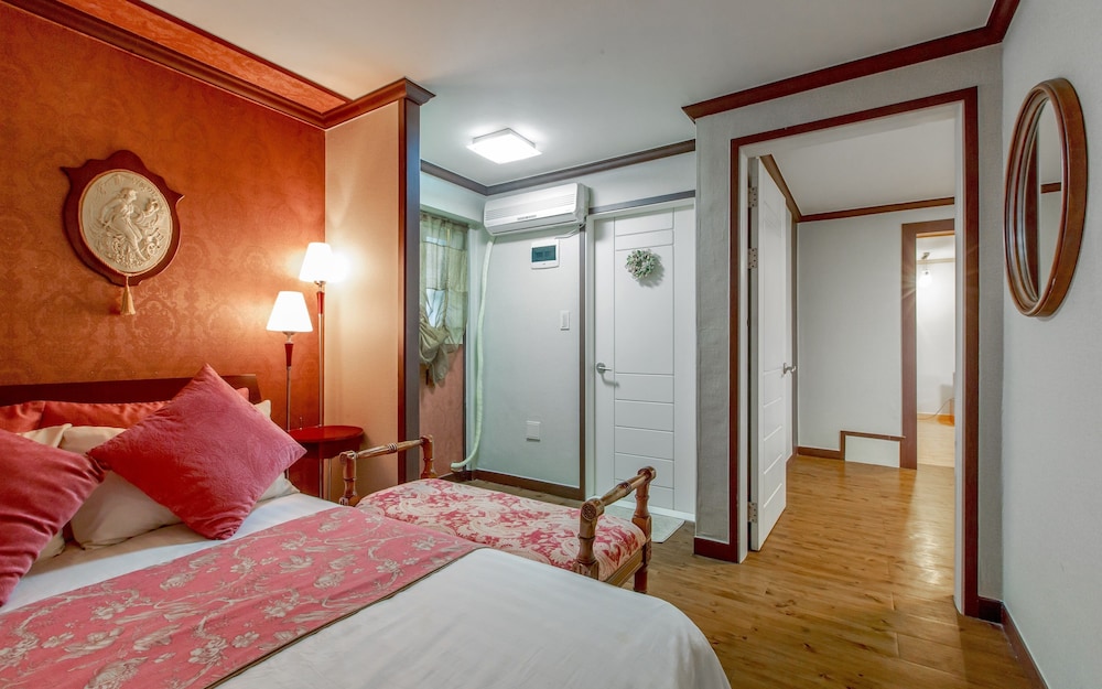 2 BEDROOMS, BASIC, SUITE