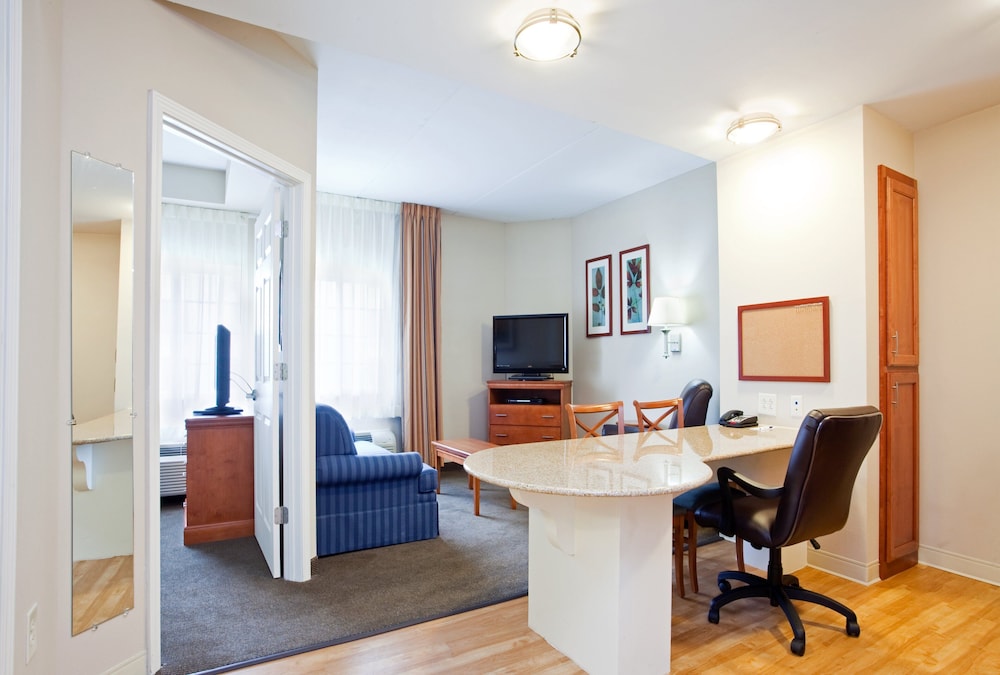 Candlewood Suites Jacksonville 65/72