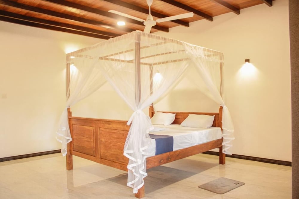 DELUXE, DOUBLE BED