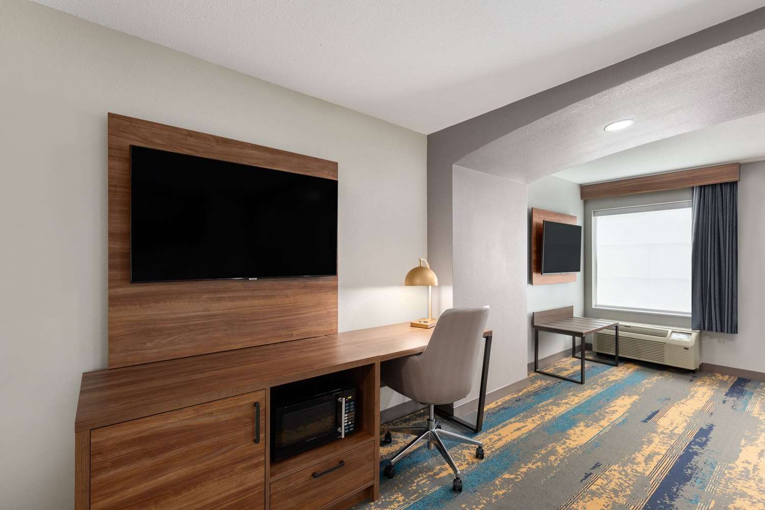La Quinta Inn & Suites by Wyndham Knoxville Papermill 35/45