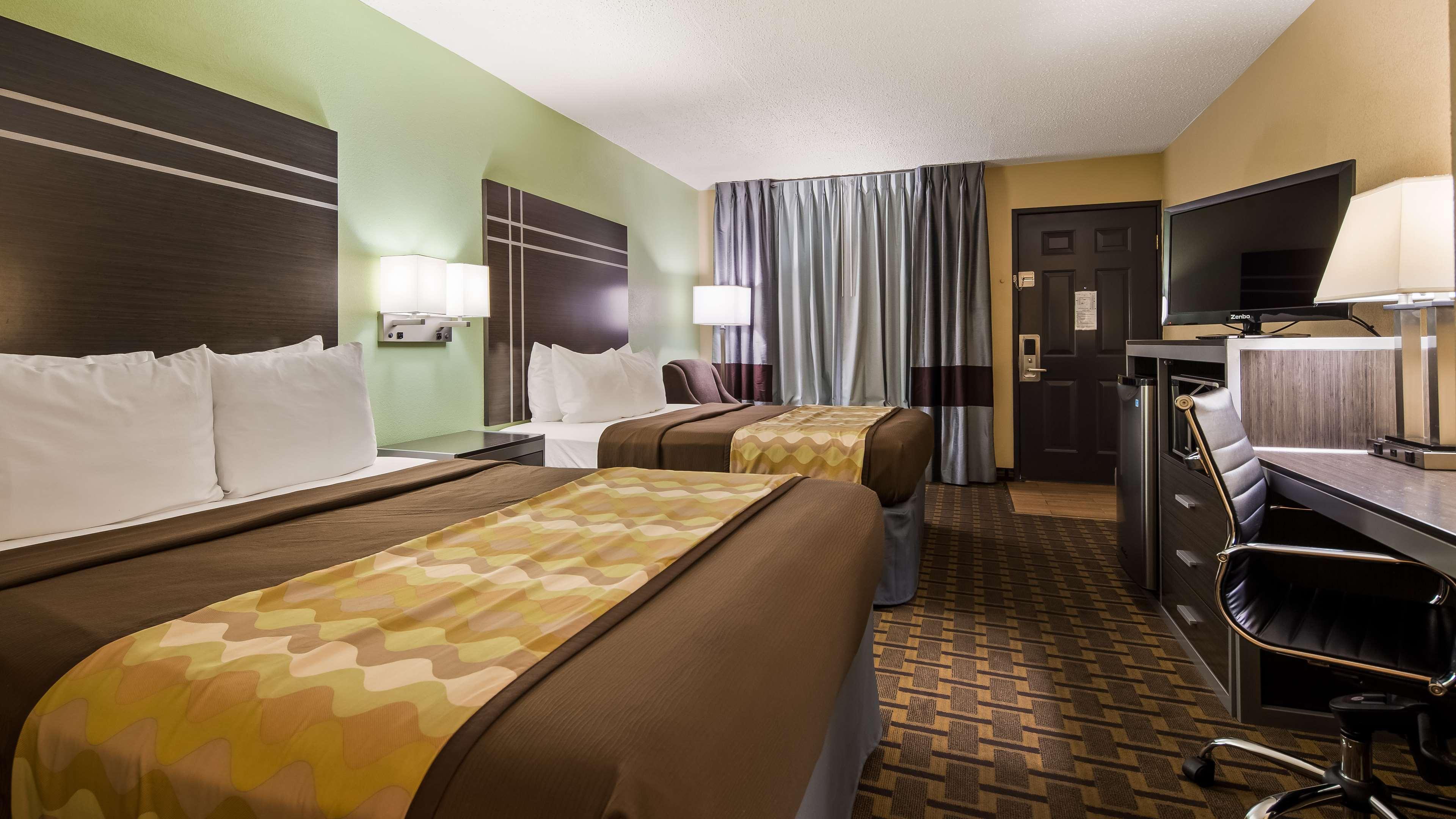 Hai, 2 Queen Beds، Best Western Coachlight 2/3