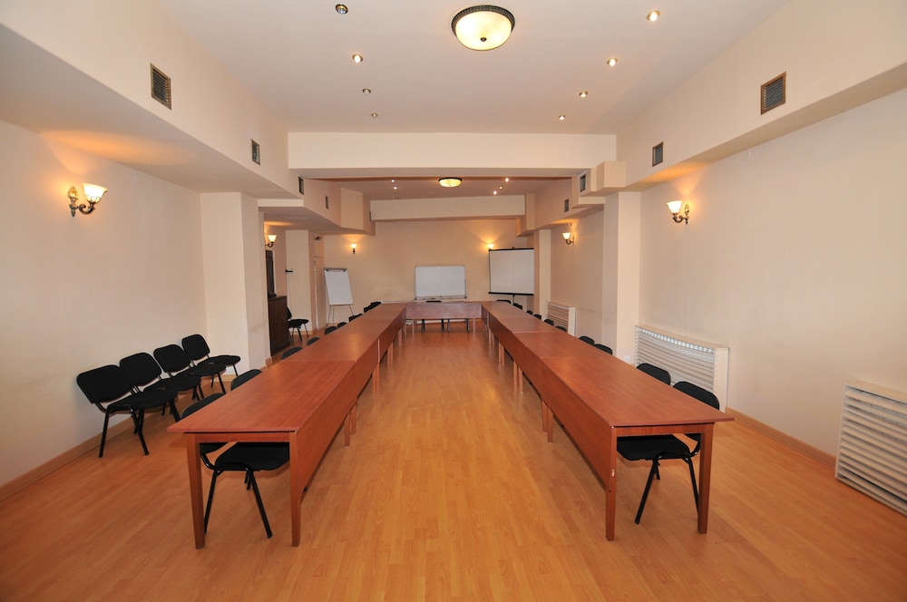 Diplomat Hotel Tbilisi 43/50